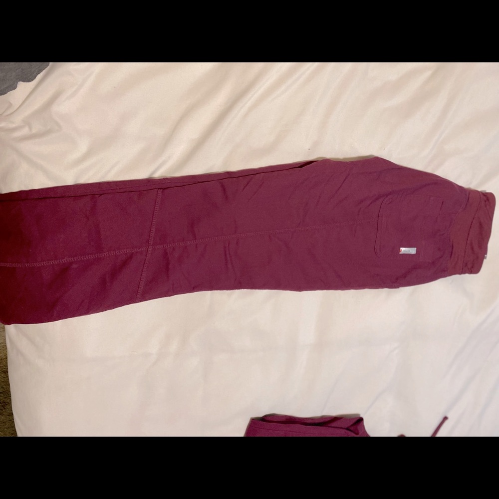Greys anatomy maroon scrubs